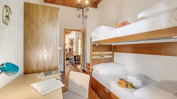 Family Apartment, Multiple Bedrooms (Appartamento Apapa House)