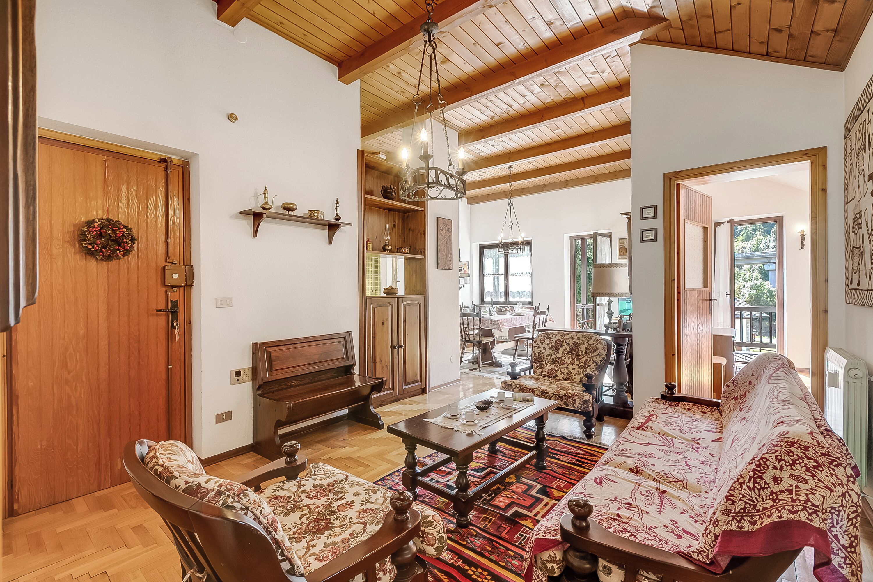 21 インチのテレビ (ケーブル放送視聴可)