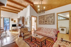 家庭公寓, 多间卧室 (Appartamento Apapa House) | 起居区 | 21-英寸电视（配备有线频道）