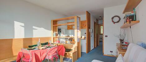 Family Apartment, Multiple Bedrooms (La Casa Di Mitti) | Living area | TV