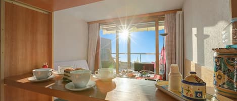 Appartement familial, plusieurs chambres (La Casa Di Mitti) | Cuisinette privée | Réfrigérateur, un four, surface de cuisson, cafetiÚre-théiÚre