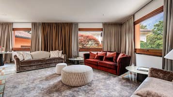 Villa, 4 habitaciones, piscina privada, vistas al jardín | Sala de estar