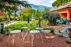 Garden - Lakefront Serenity Villa With Pool (Mandello del Lario)