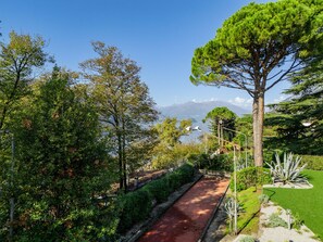 Garden - Lakefront Serenity Villa With Pool (Mandello del Lario)