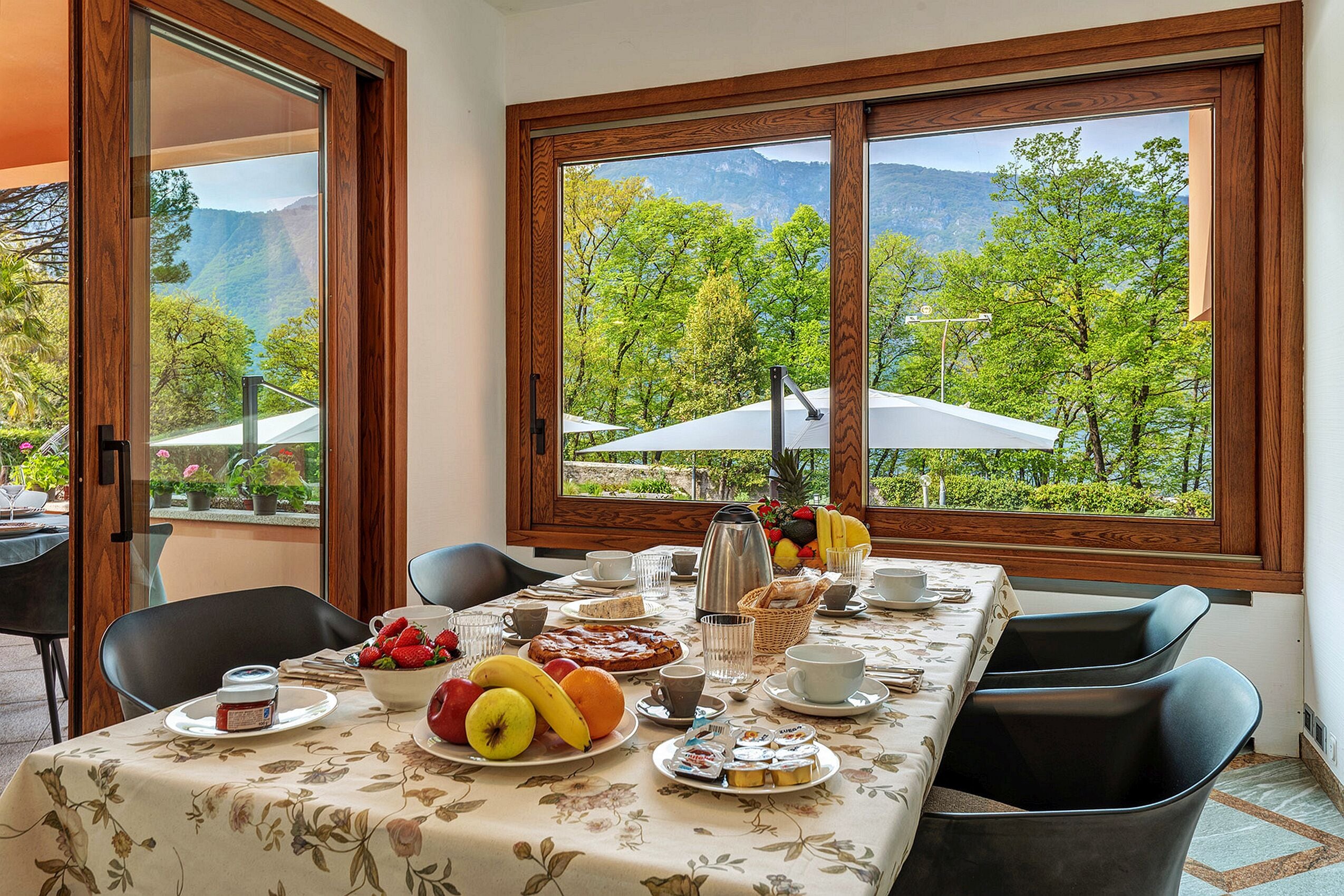 Villa, 4 Bedrooms, Private Pool, Garden View | Dining