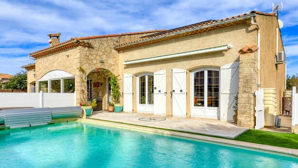 A stone building with a swimming pool, large windows, and a covered patio area. - Villa Angelo - Lavande Guest Room with Shared Pool, Wi-Fi, and Air Conditioning (Saint-Thibéry)