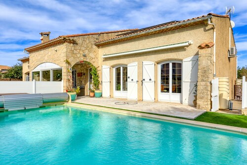 Chambre d'hôtes « Villa Angelo - Lavande » avec piscine partagée, Wi-Fi et climatisation