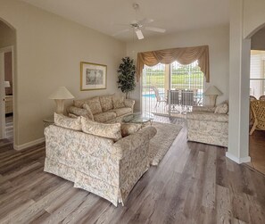 Smart TV, table football, books - 25 Min to Disney! Highlands Residence – 5BR Pool Villa w/ Golf Views (Davenport)