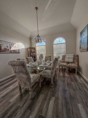Dining - 25 Min to Disney! Highlands Residence – 5BR Pool Villa w/ Golf Views (Davenport)