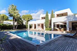 Outdoor pool - Samar Villa, centrally located, close to the beach, A/C, option of fenced pool (Santanyí)