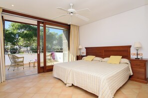 4 bedrooms, iron/ironing board, free WiFi, bed sheets - Samar Villa, centrally located, close to the beach, A/C, option of fenced pool (Santanyí)