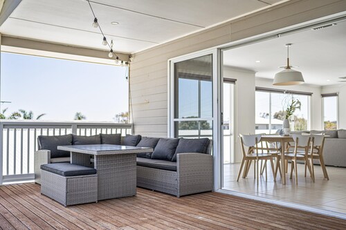 Coastal Haven ~ Sellicks Beach - A Seamless Blend Of Modern Comfort & Stylish Design