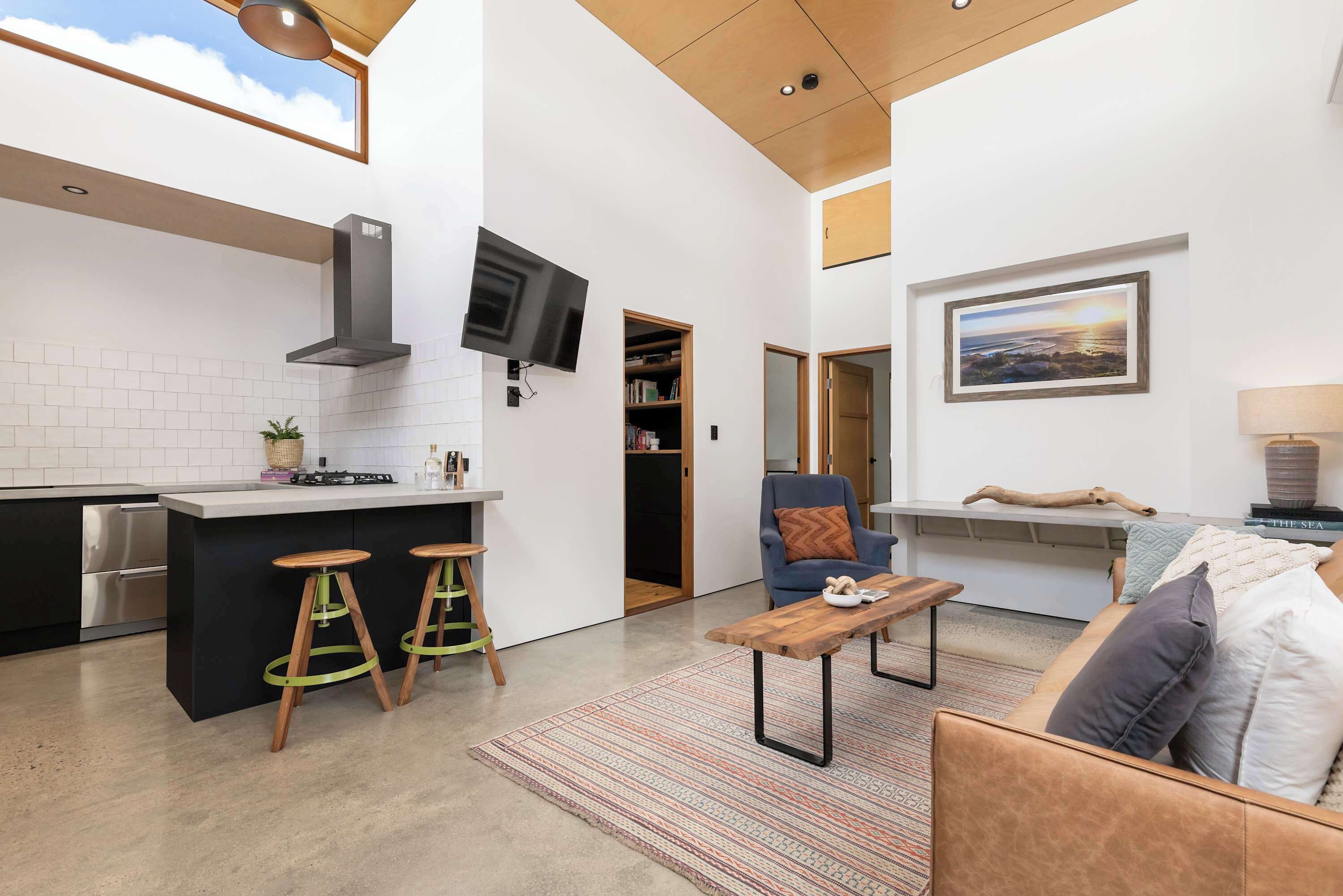 TV, fireplace, stereo, offices