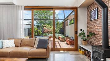 TV, fireplace, stereo, offices