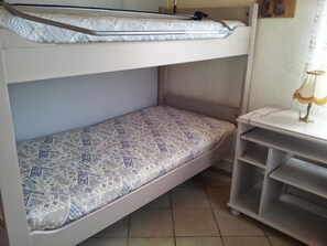 4 bedrooms, iron/ironing board, WiFi, bed sheets - Maison Jasmin: Holiday Home with Private Pool, Terraces, and Wi-Fi (Corme-Écluse)