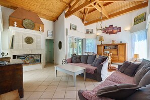 Télévision, chaîne hi-fi