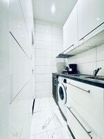 基础公寓 | 私人厨房 | 迷你冰箱、微波炉、炉灶、厨具/餐具