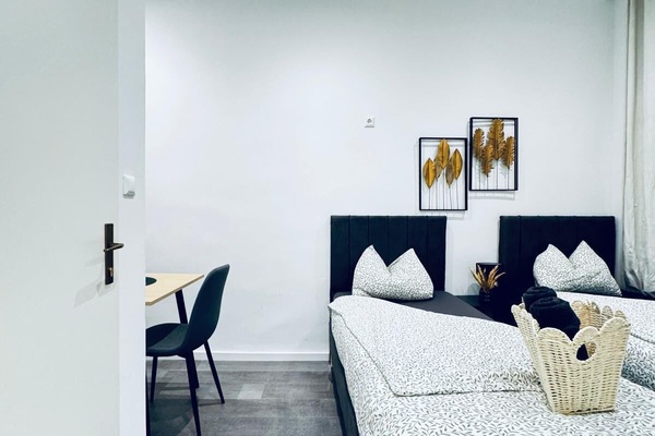 Basic Apartment | Iron/ironing board (on request)