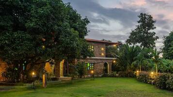 Casa de campo Deluxe, vistas al jardín | Escritorio, espacio para trabajar con un portátil, wifi gratis