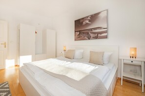 2 bedrooms, iron/ironing board, travel cot, free WiFi - Villa Sanssouci 03 - central location and child-friendly facilities (Heringsdorf (Seebad))
