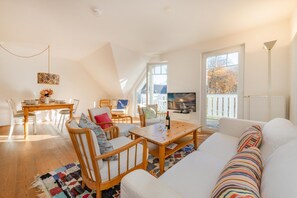 TV, DVD player, stereo - Haus Auguste 17 - idyllic family home with balcony (Bansin (Seebad))