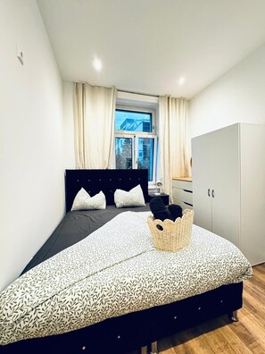 Basic Apartment | Iron/ironing board