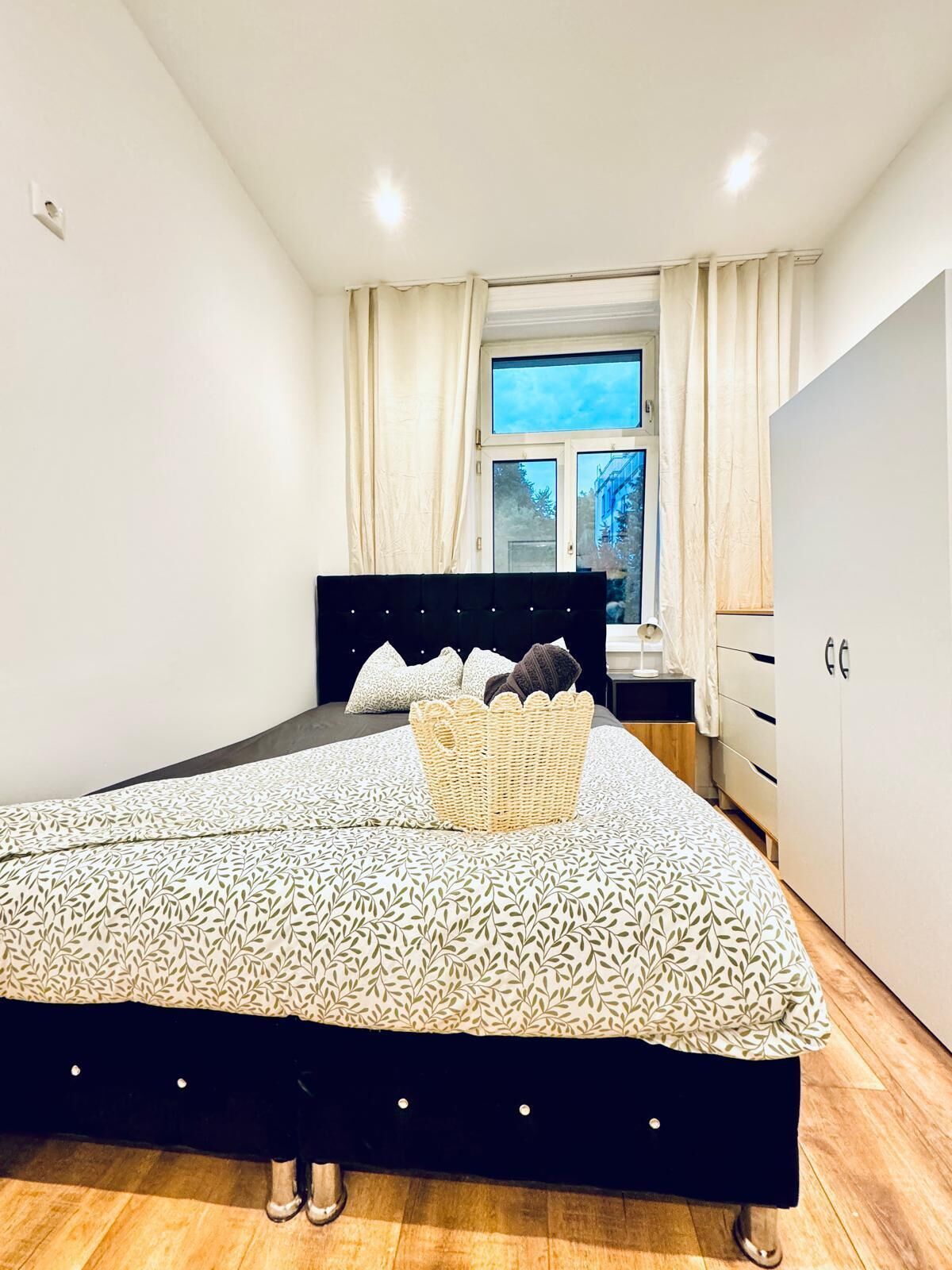 ベーシッ  ク アパートメント | アイロン / アイロン台