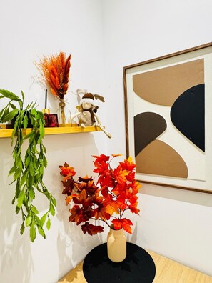 Basic Apartment | Iron/ironing board