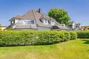 Exterior - Comfortable vacation apartment in Koserow with terrace and modern furnishings (Koserow)