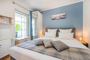 2 bedrooms, iron/ironing board, travel crib, free WiFi - Comfortable vacation apartment in Koserow with terrace and modern furnishings (Koserow)