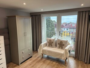 Ferienhaus, 4 Schlafzimmer, Balkon | Wohnbereich