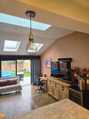 House, 4 Bedrooms, Balcony | Living area - Spacious 4-bed House Close to LHR and London (Hounslow)