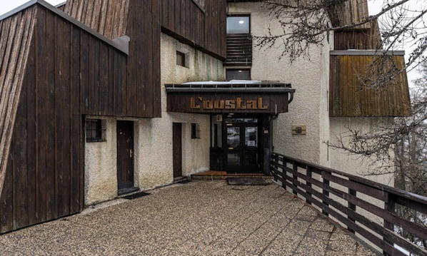 Exterior detail - Pleasant 2-room Apartment Near the Center 1650 (Les Orres)