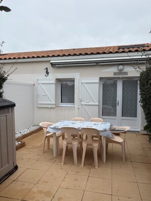 Outdoor dining - Vacation home with pool 400m from the beach (La Tranche-sur-Mer)