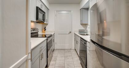 Cozy 1-bedroom apartment in welcoming Dallas with AC