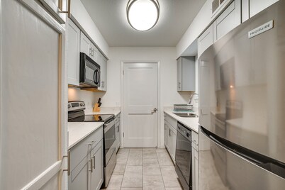 Cozy 1-bedroom apartment in welcoming Dallas with AC