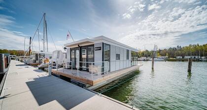 Spacious Houseboat in Peenemunde
