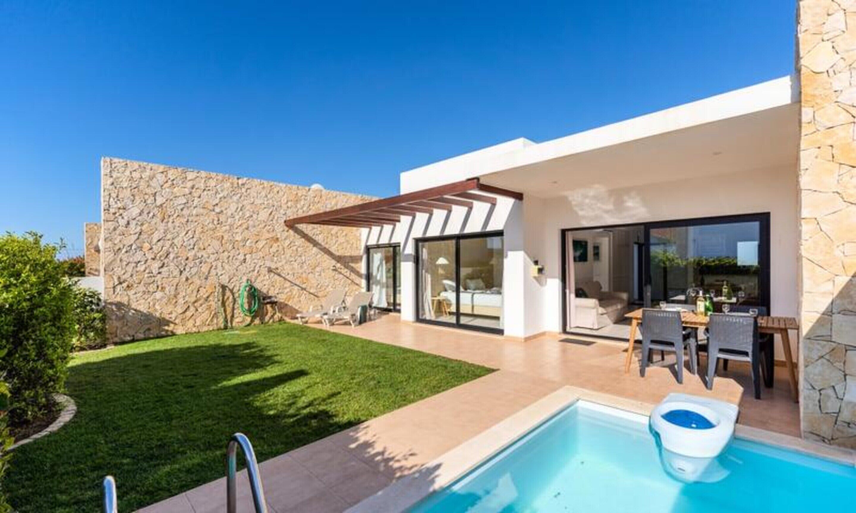 Hồ bơi trong nhà, hồ bơi ngoài trời 