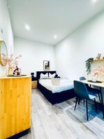 Basic-Apartment | Bügeleisen/Bügelbrett