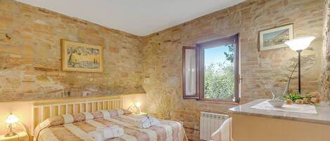 2 soverom, strykejern/-brett, wi-fi (inkludert) og sengetøy