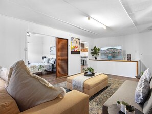 Living area - Spacious Home Near Urangan Beachfront (Hervey Bay)