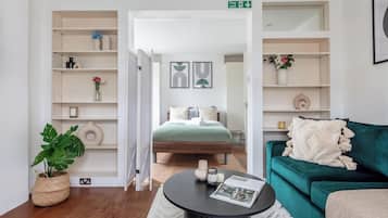 Lägenhet City - 1 dubbelsäng med bäddsoffa - icke-rökare - utsikt mot staden | Vardagsrum | 40-tums smart-tv med satellitkanaler