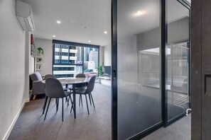 Interior - The Outlook 2BR City View on Bourke (Melbourne)