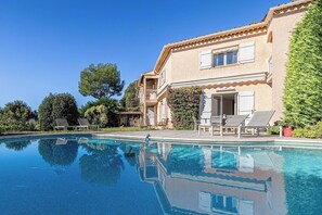 Apartment | Pool | Outdoor pool - Quiet House With Pool (Biot)