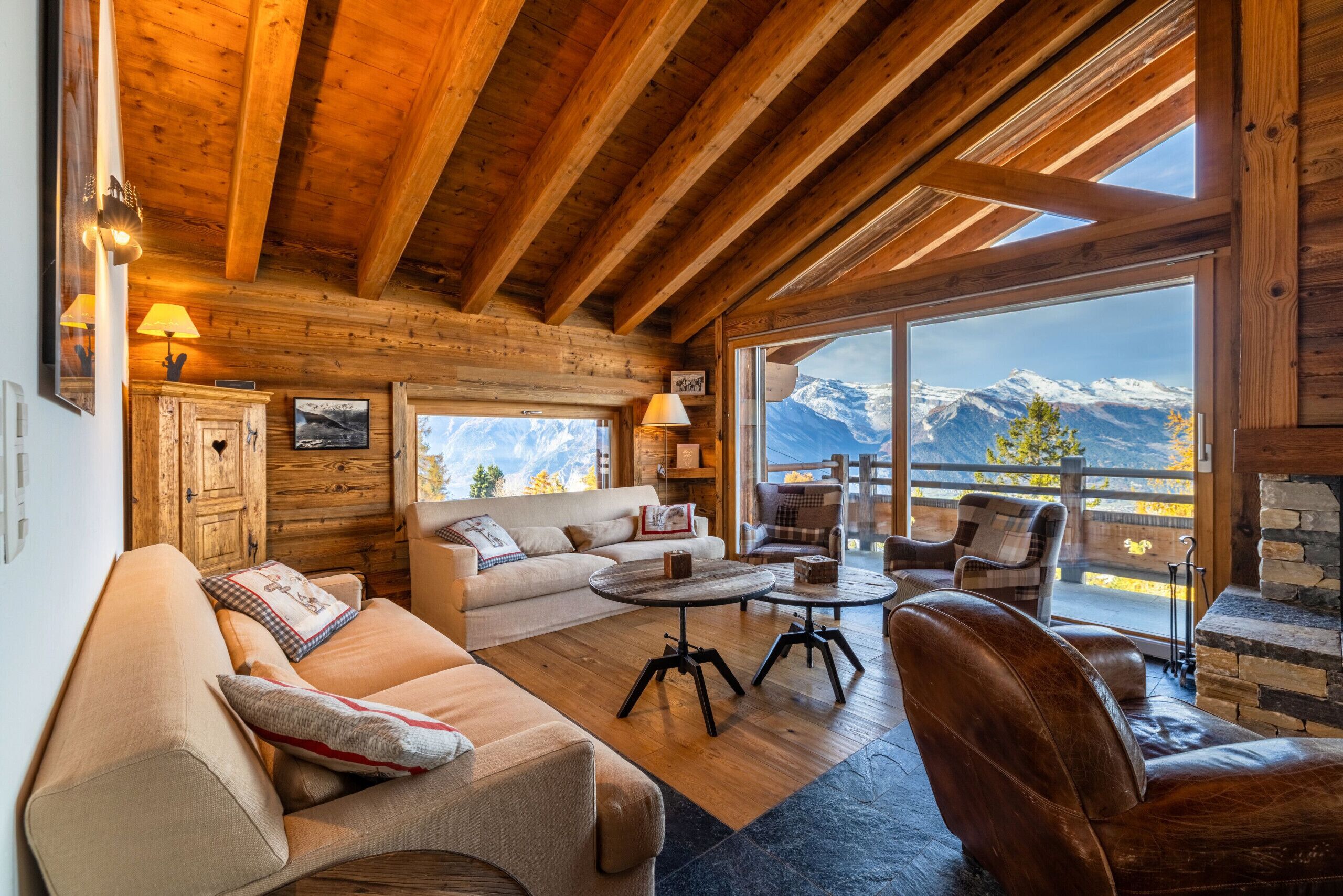 Televisión y chimenea 