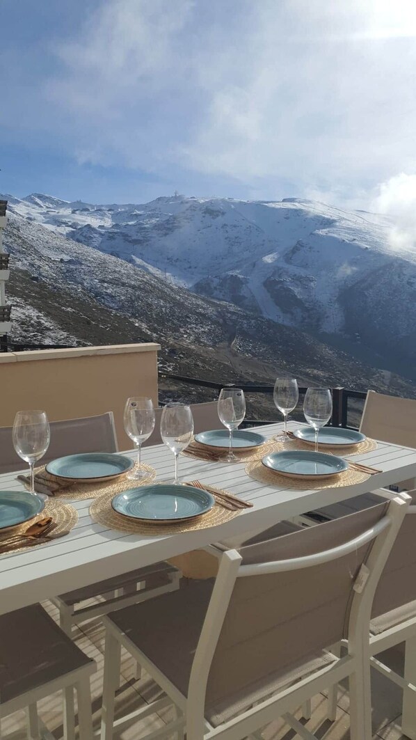 Outdoor dining - SnowGranada Daniela Parking+Chairlift (Sierra Nevada)