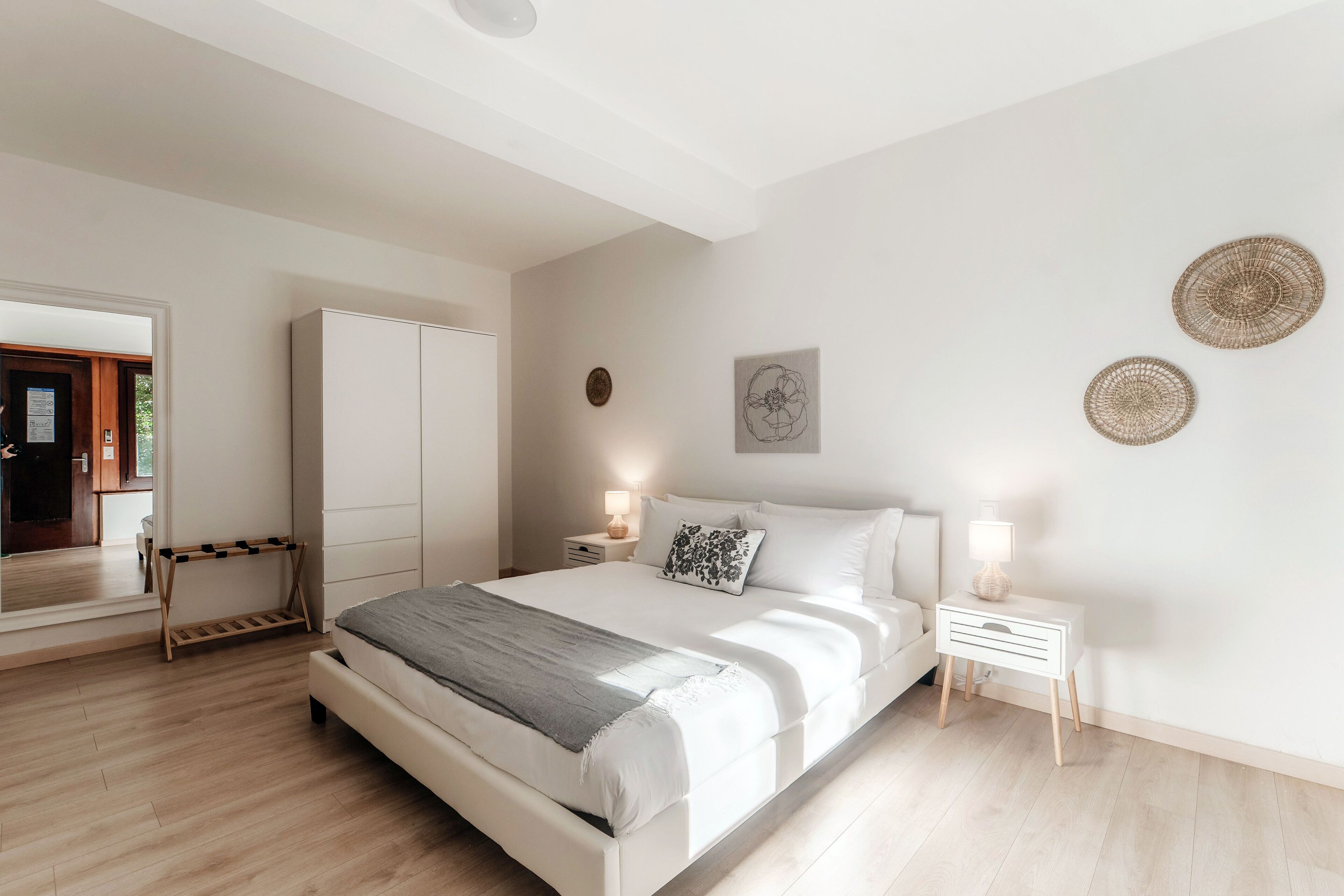 ألحفة محشوة بالريش ومكواة/لوح كي وواي فاي مجانًا