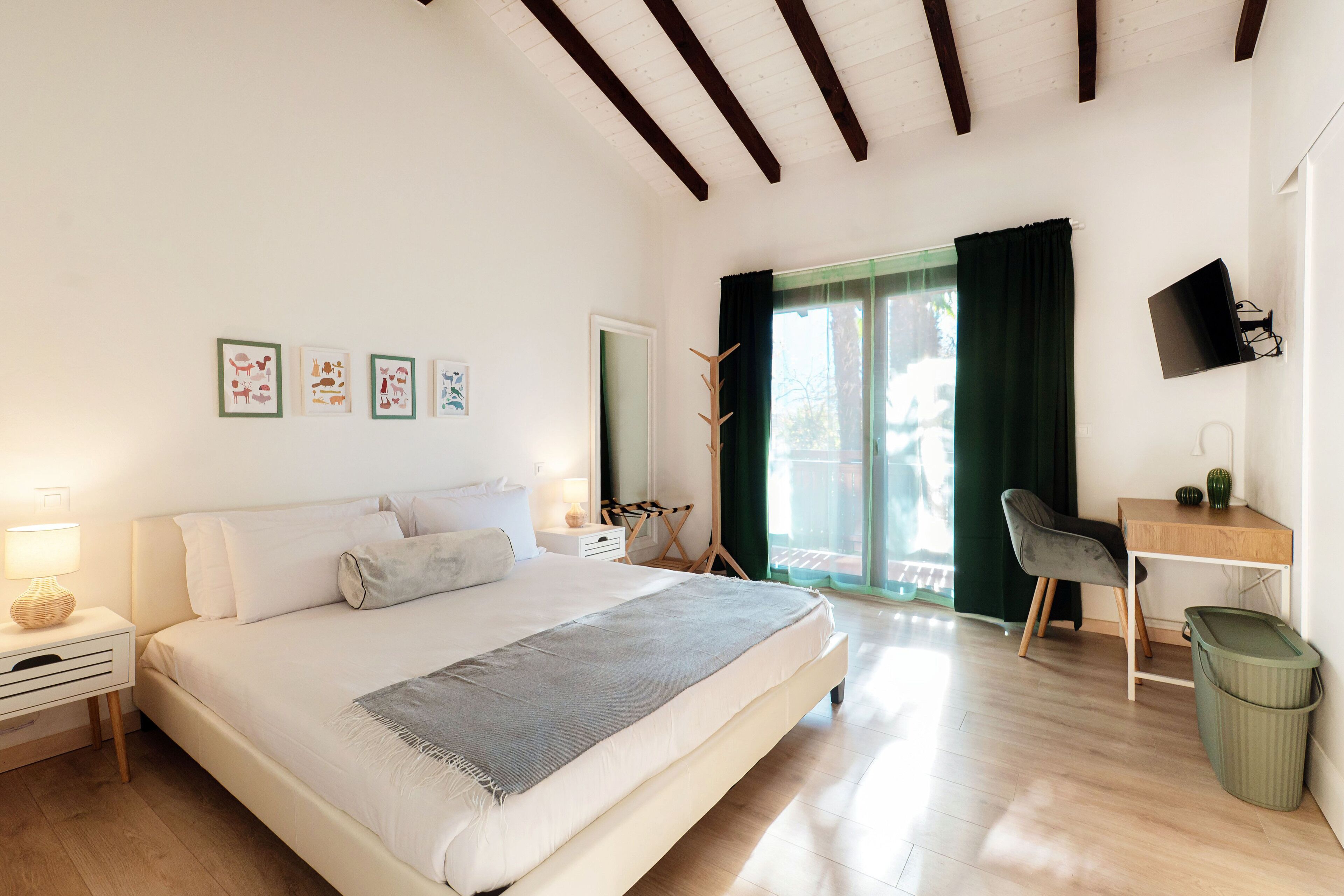 ألحفة محشوة بالريش ومكواة/لوح كي وواي فاي مجانًا