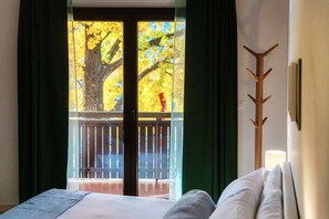 غرفة عادية | ألحفة محشوة بالريش ومكواة/لوح كي وواي فاي مجانًا