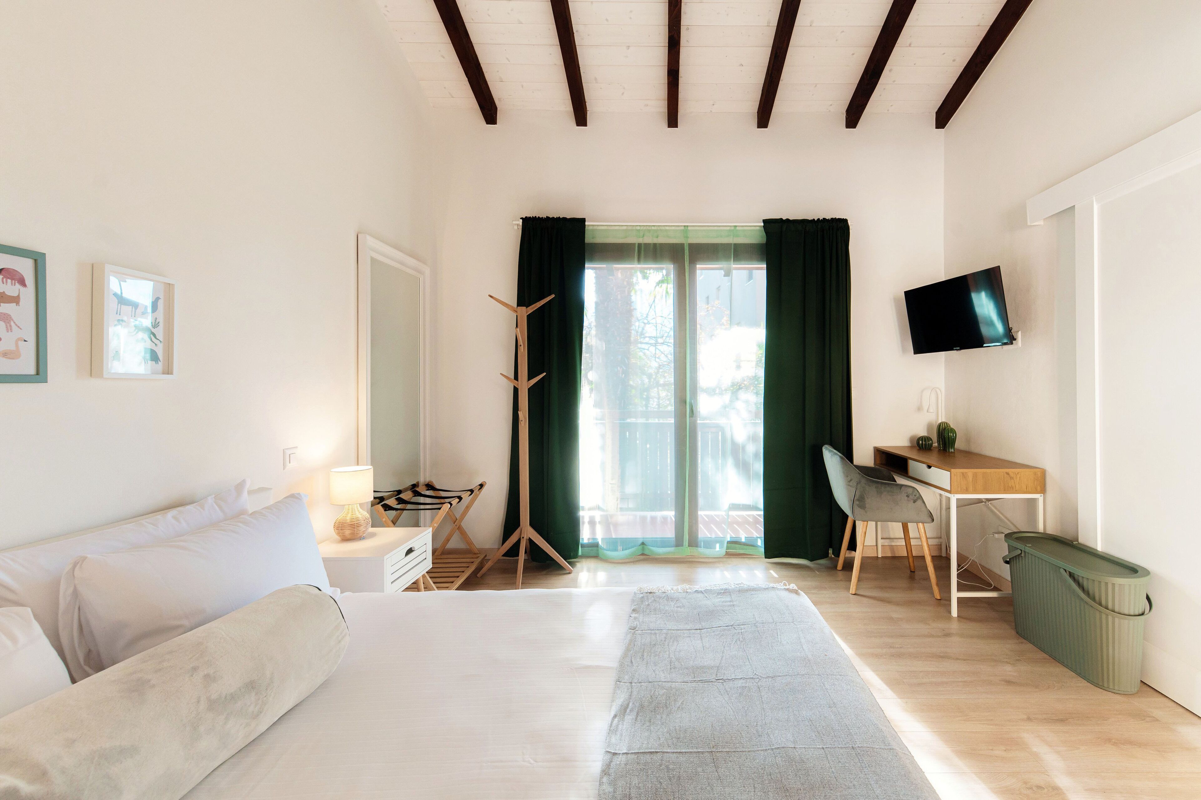 Design Room | Down duvets, iron/ironing board, free WiFi